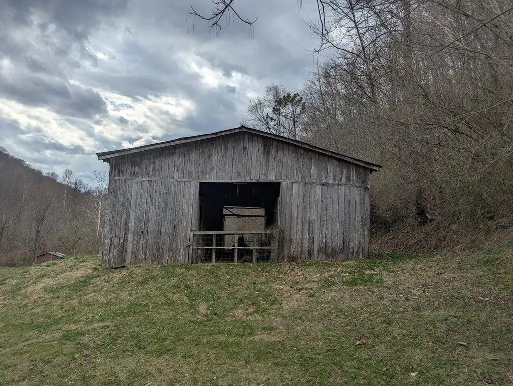 456 Arnetts Fork Road Big Creek KY 40914