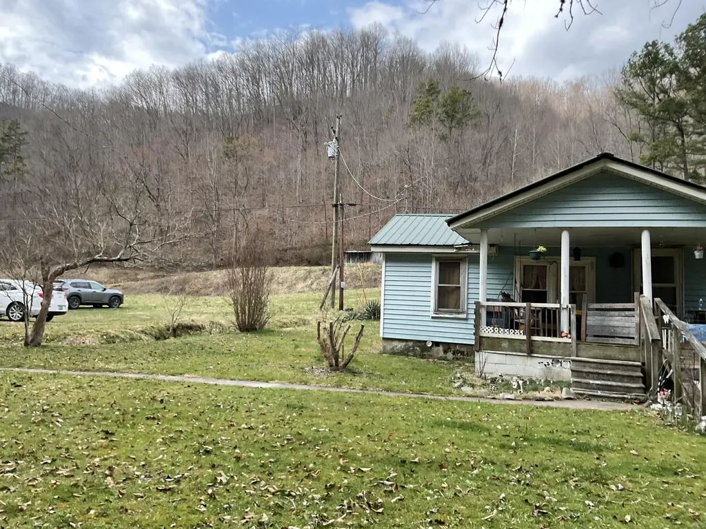456 Arnetts Fork Road Big Creek KY 40914