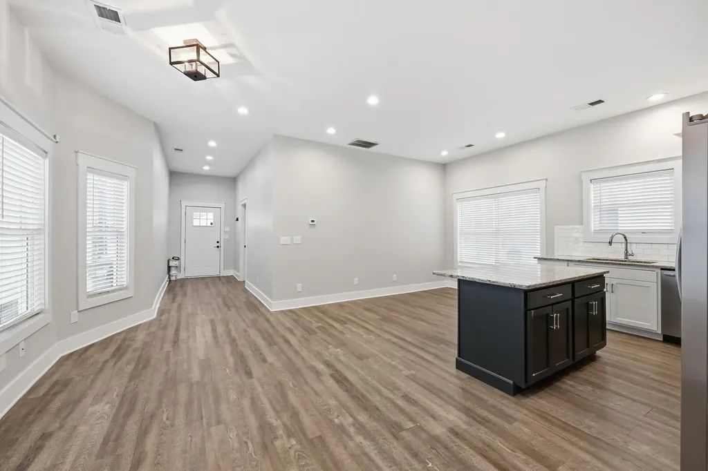 638 Limestone Lexington KY 40508