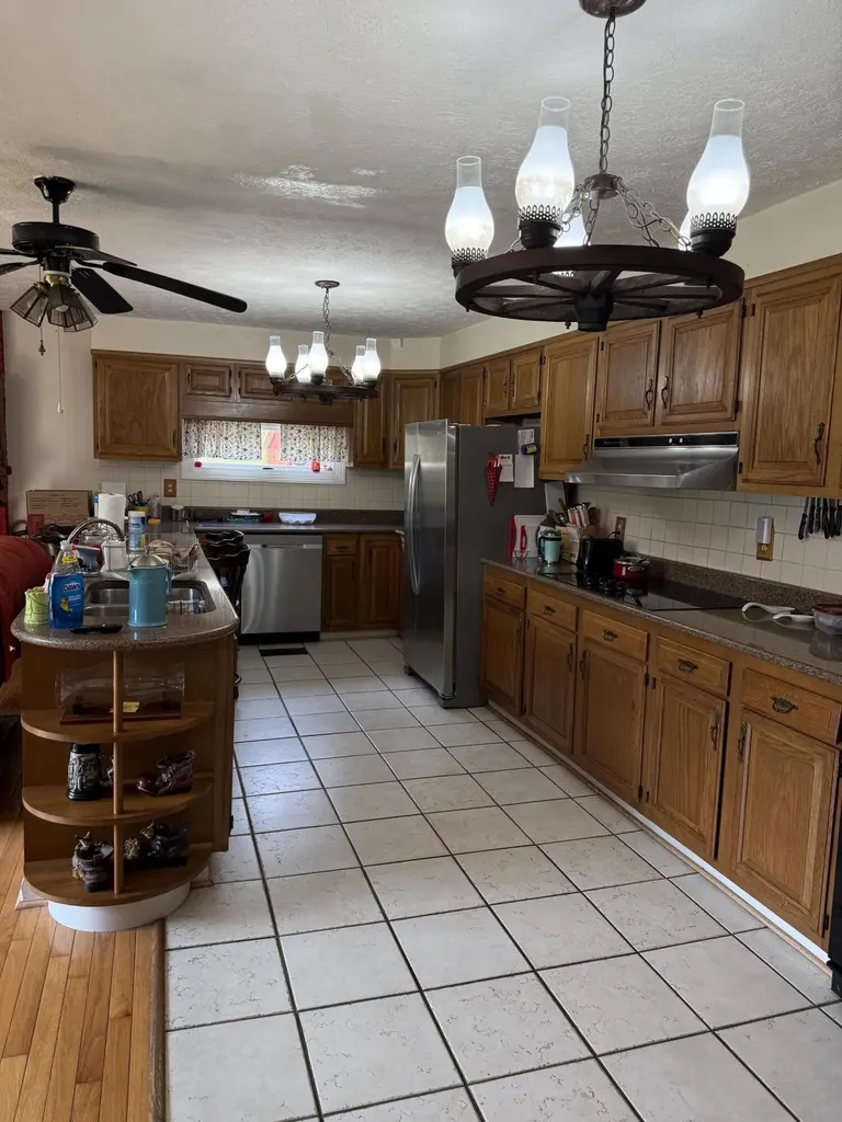2572 State Highway 806 Eolia KY 40826