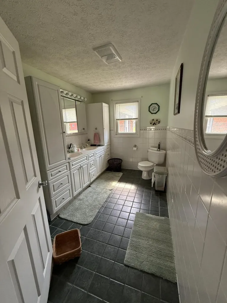 2572 State Highway 806 Eolia KY 40826