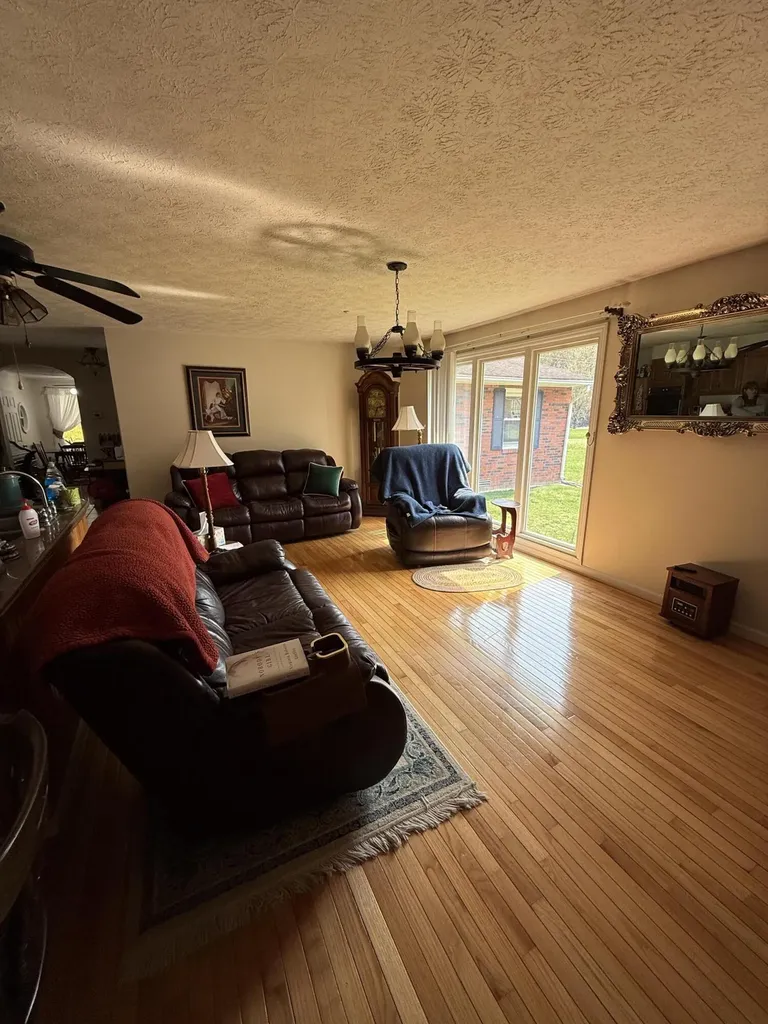 2572 State Highway 806 Eolia KY 40826