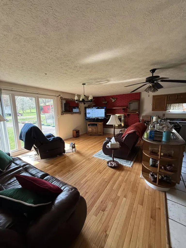 2572 State Highway 806 Eolia KY 40826