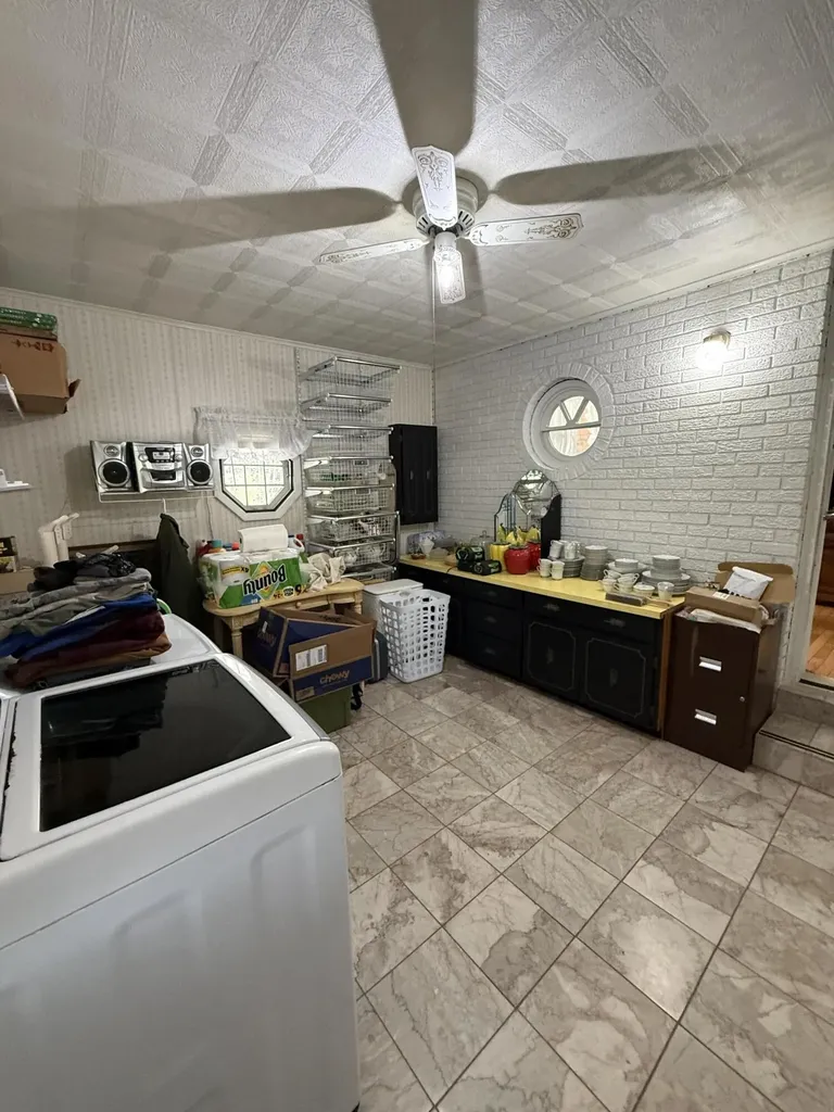 2572 State Highway 806 Eolia KY 40826