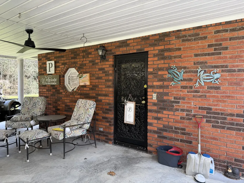 2572 State Highway 806 Eolia KY 40826