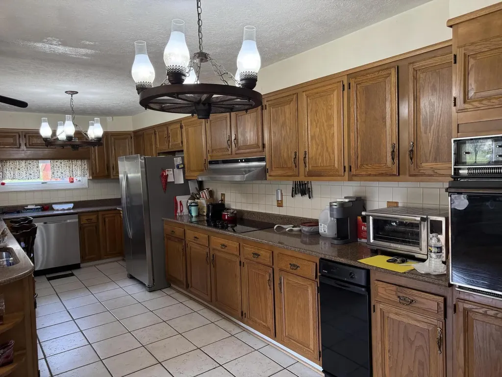 2572 State Highway 806 Eolia KY 40826
