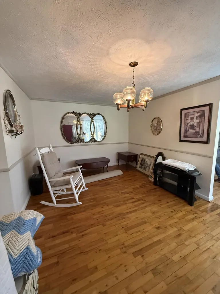 2572 State Highway 806 Eolia KY 40826