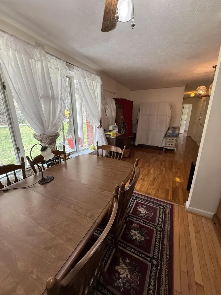 2572 State Highway 806 Eolia KY 40826