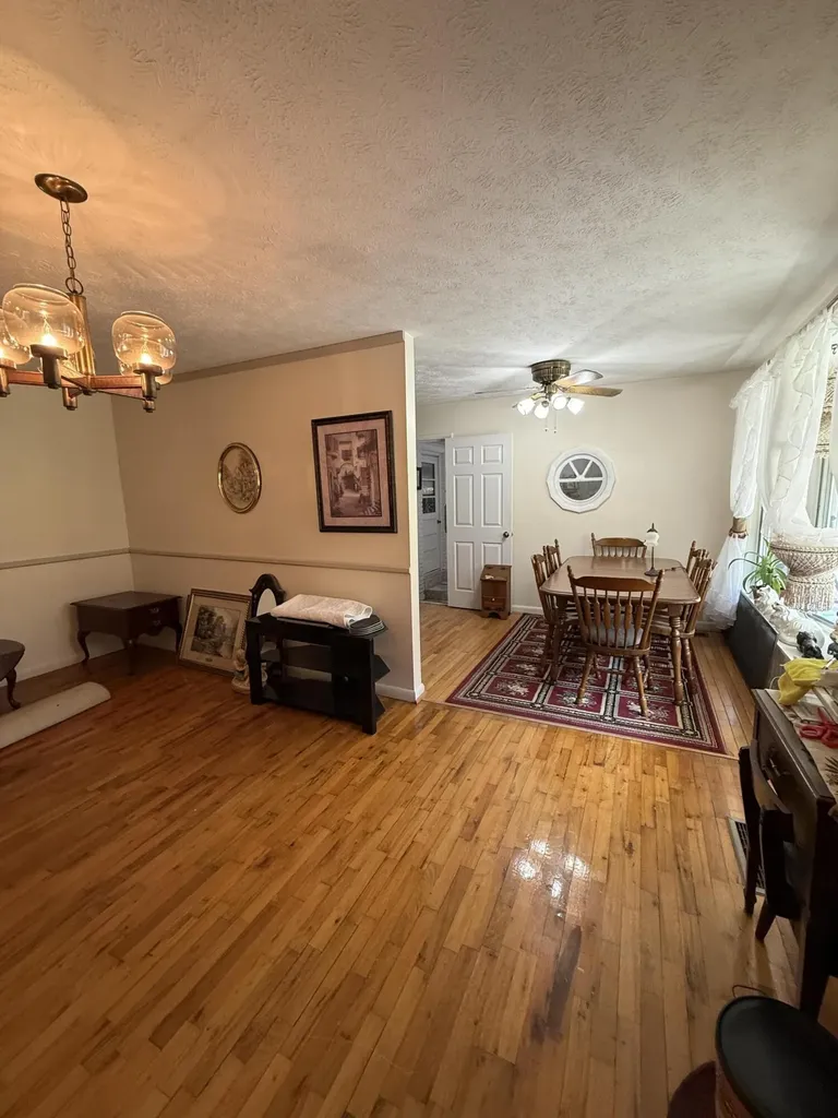 2572 State Highway 806 Eolia KY 40826