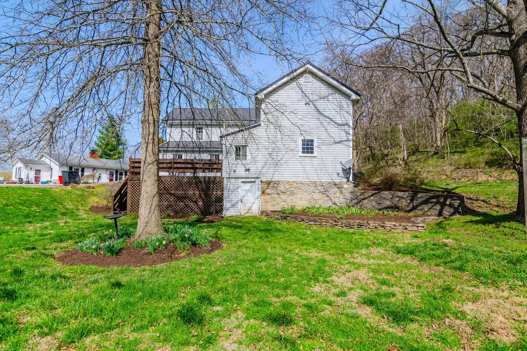 104 Jackson Ferry Road Winchester KY 40391
