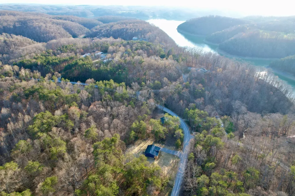 769 Pine Tree Road Nancy KY 42544