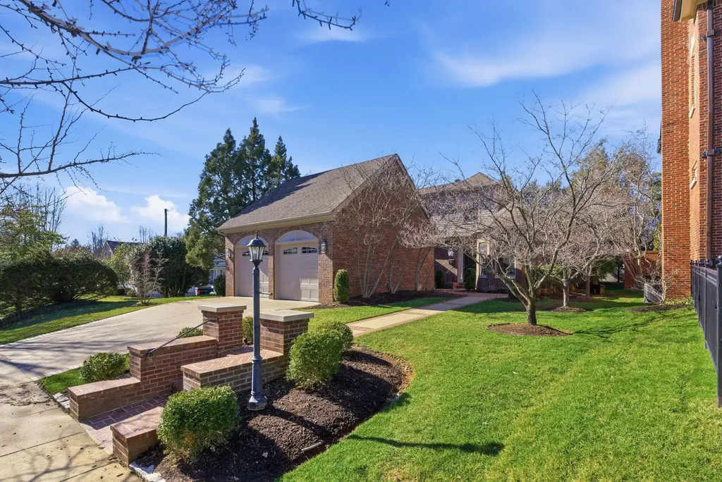 221 Holiday Road Lexington KY 40502