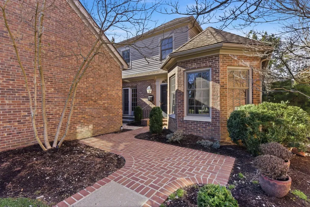 221 Holiday Road Lexington KY 40502