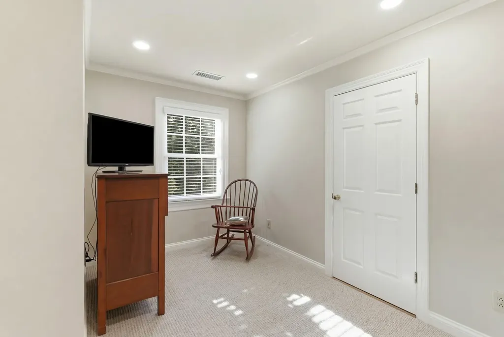 221 Holiday Road Lexington KY 40502