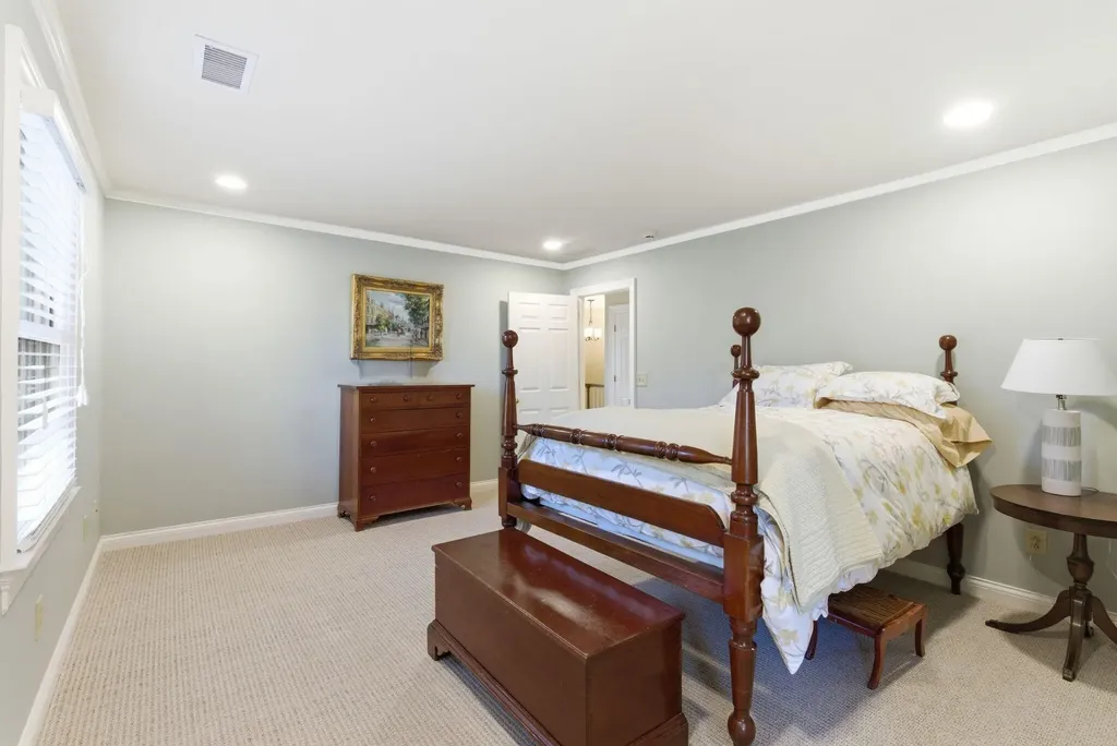 221 Holiday Road Lexington KY 40502