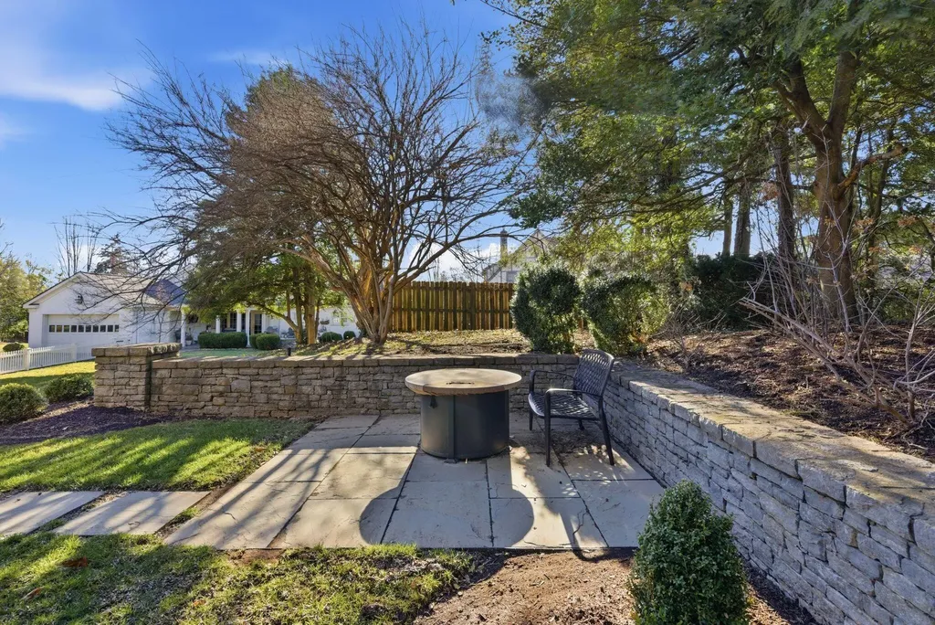 221 Holiday Road Lexington KY 40502