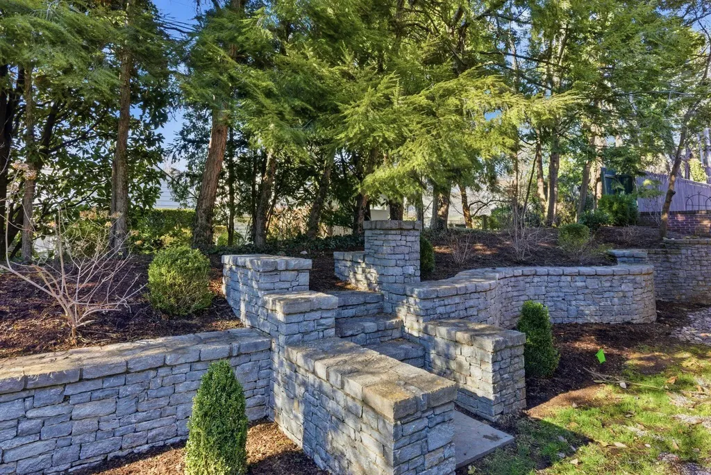 221 Holiday Road Lexington KY 40502