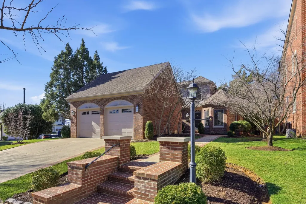 221 Holiday Road Lexington KY 40502