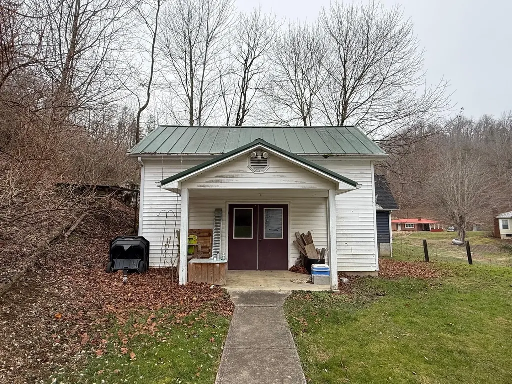 47 Orchard Branch Road Oil Springs KY 41238