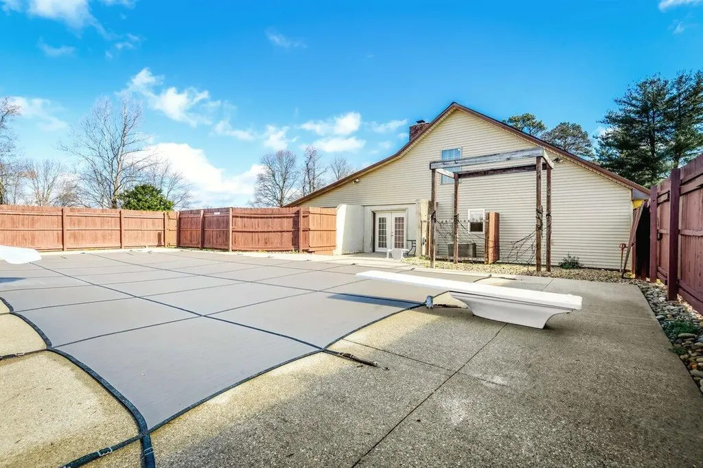 128 County Farm Road London KY 40741