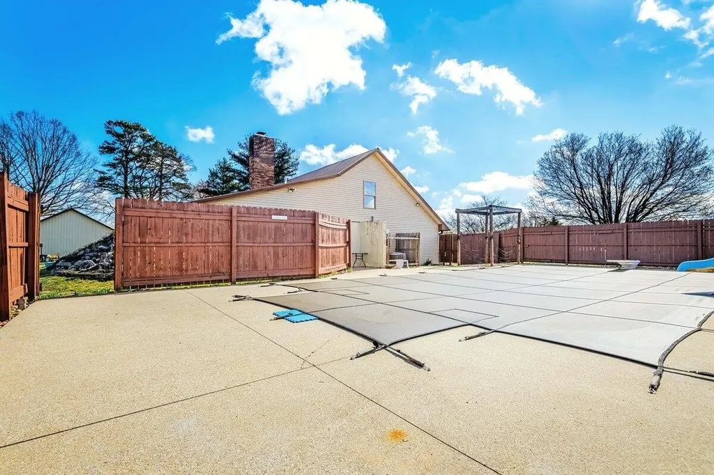 128 County Farm Road London KY 40741