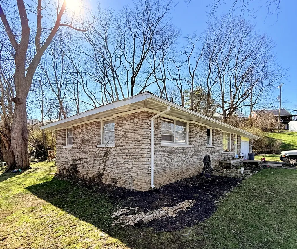 1869 Rio Vista Drive Paris KY 40361
