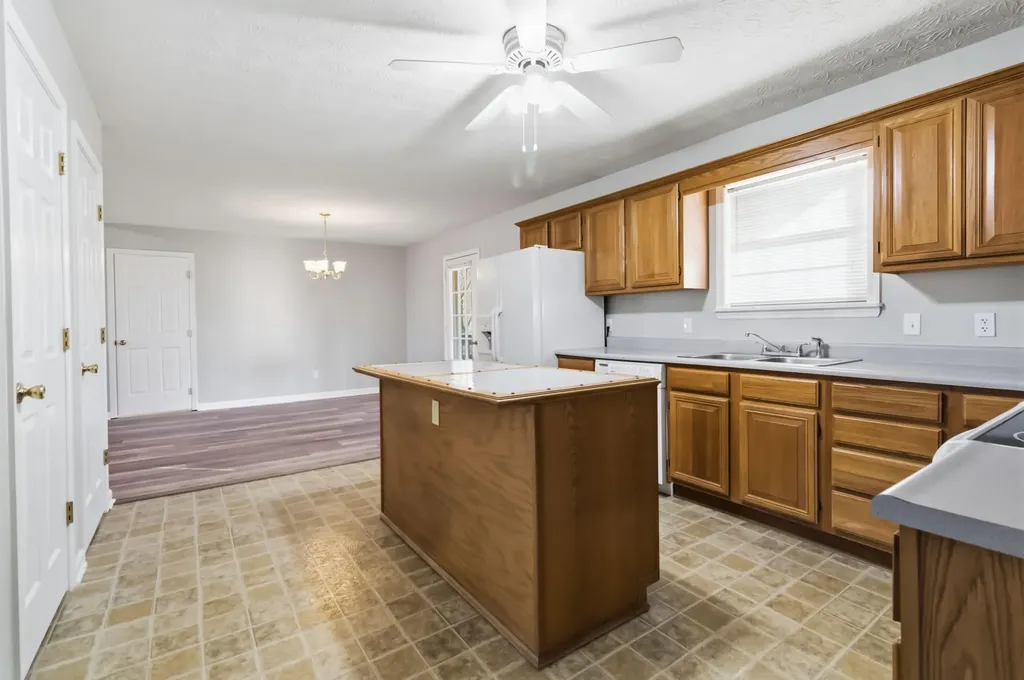 15 Douglas Avenue Stanford KY 40484