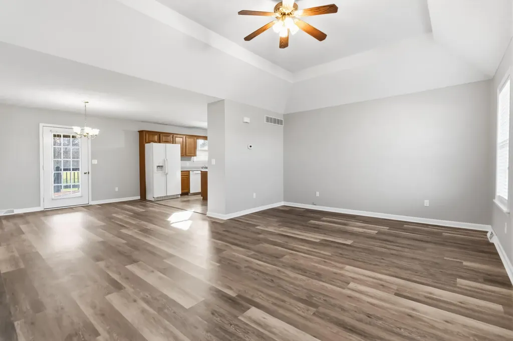15 Douglas Avenue Stanford KY 40484