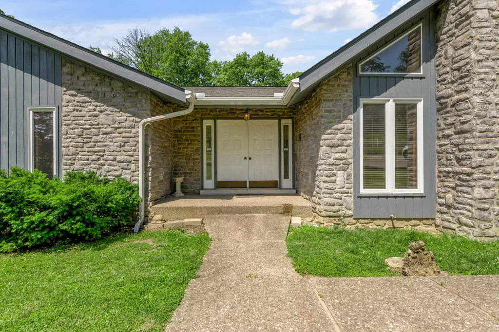 129 Sunset Lodge Road Lancaster KY 40444