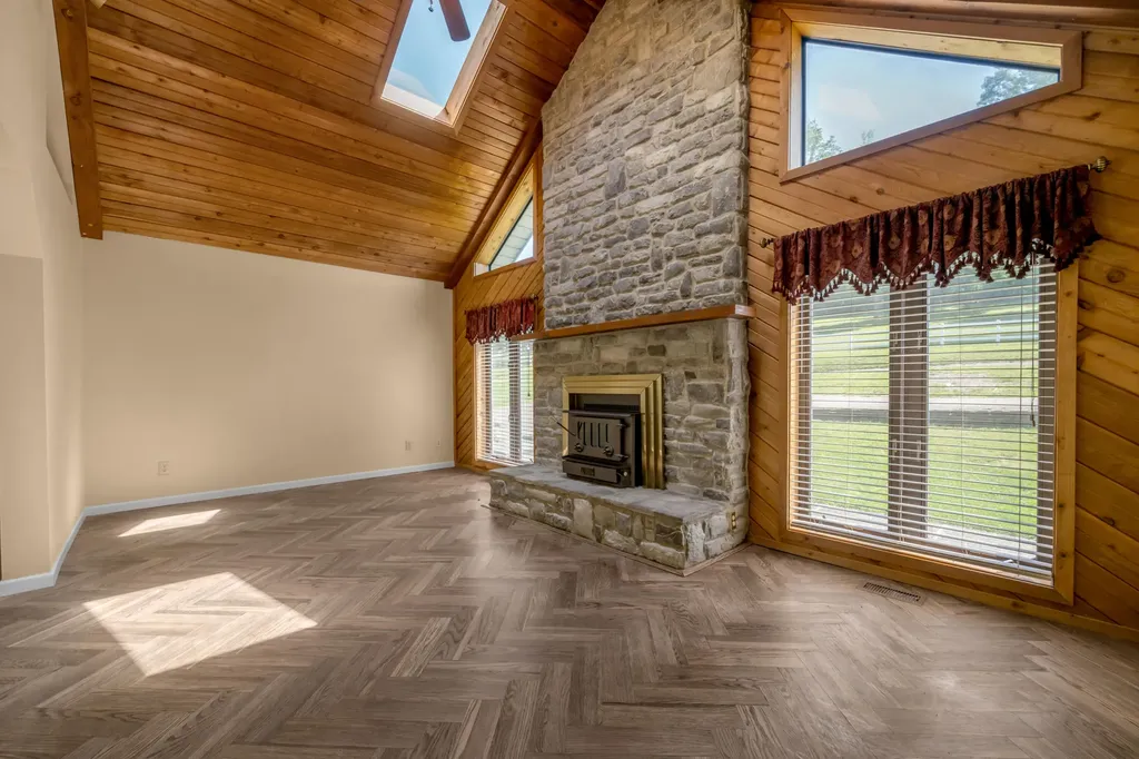 129 Sunset Lodge Road Lancaster KY 40444