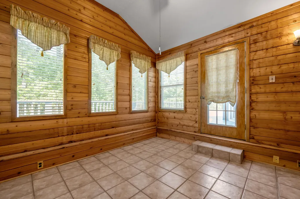 129 Sunset Lodge Road Lancaster KY 40444