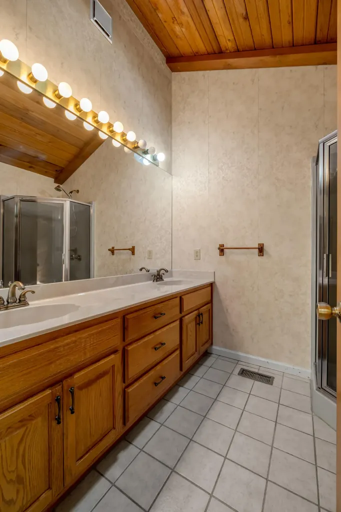 129 Sunset Lodge Road Lancaster KY 40444