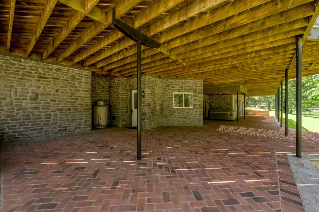 129 Sunset Lodge Road Lancaster KY 40444