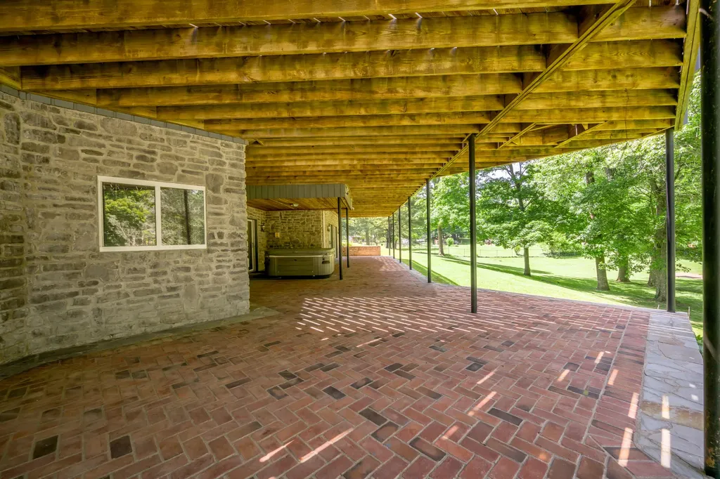 129 Sunset Lodge Road Lancaster KY 40444