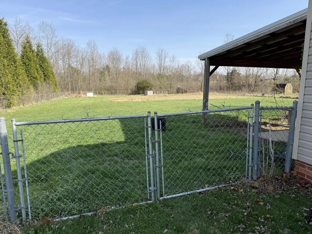 725 Muddy Creek S. Road Berea KY 40403