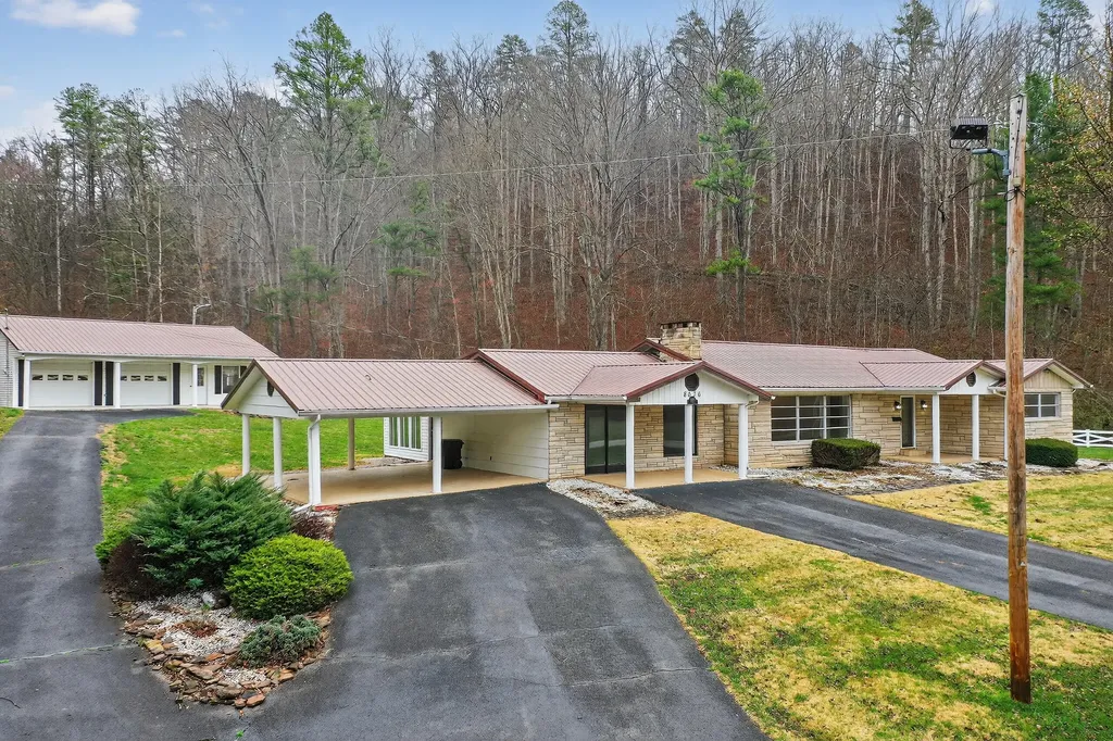 8076 Ky-638 Manchester KY 40962