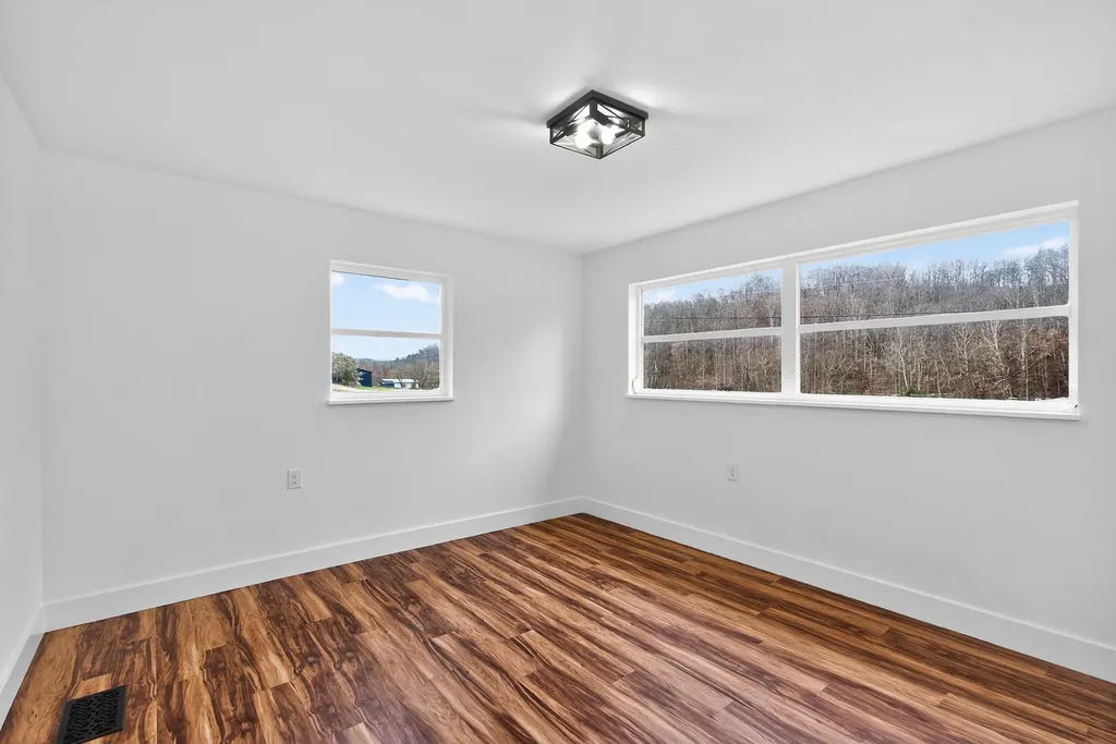 8076 Ky-638 Manchester KY 40962