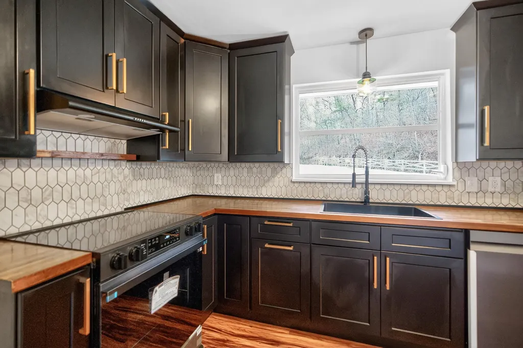 8076 Ky-638 Manchester KY 40962