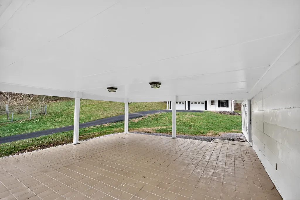 8076 Ky-638 Manchester KY 40962