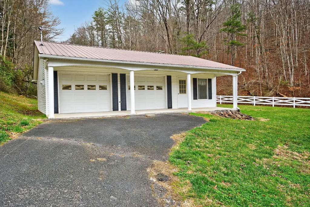 8076 Ky-638 Manchester KY 40962