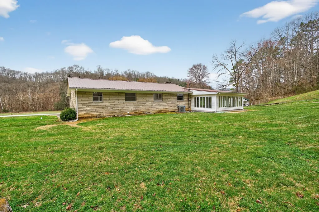 8076 Ky-638 Manchester KY 40962