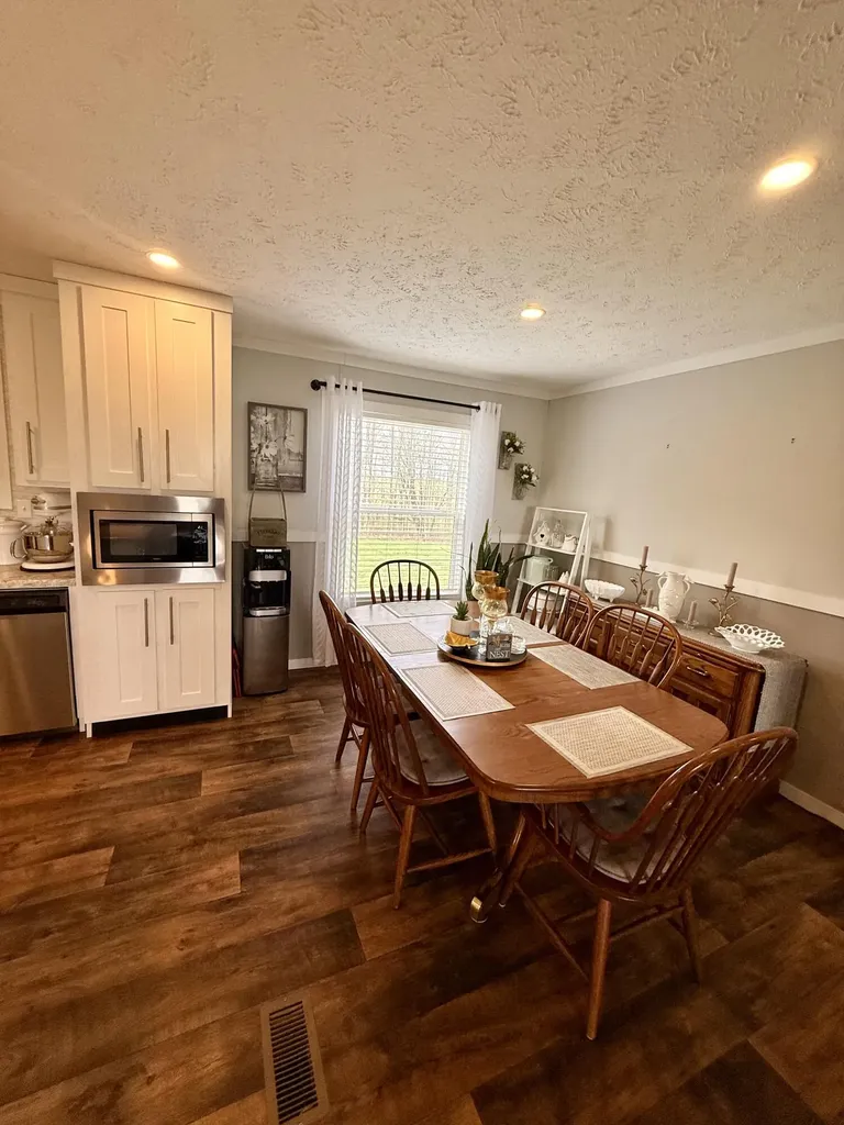 7241 Ky-49 Liberty KY 42539