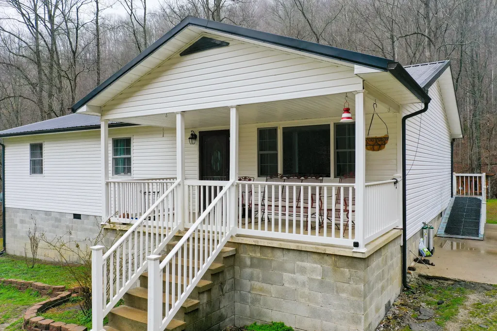 1291 Polls Creek Road Smilax KY 41764