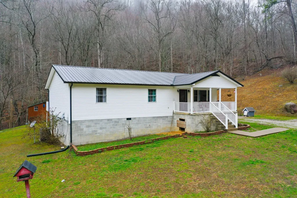 1291 Polls Creek Road Smilax KY 41764