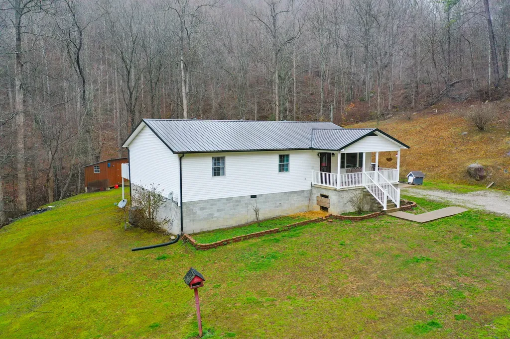 1291 Polls Creek Road Smilax KY 41764
