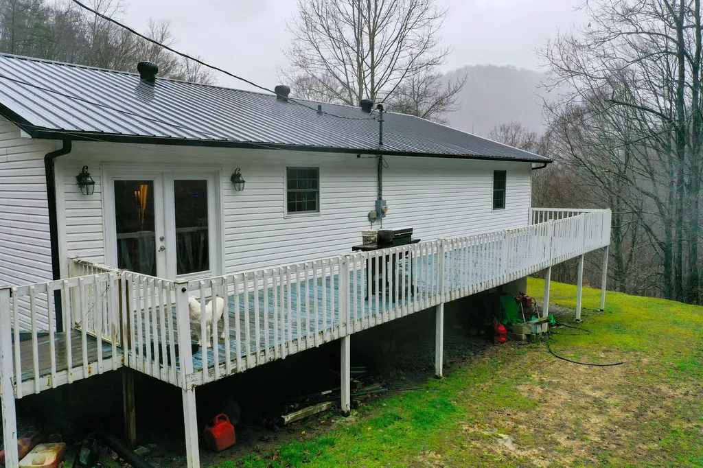 1291 Polls Creek Road Smilax KY 41764