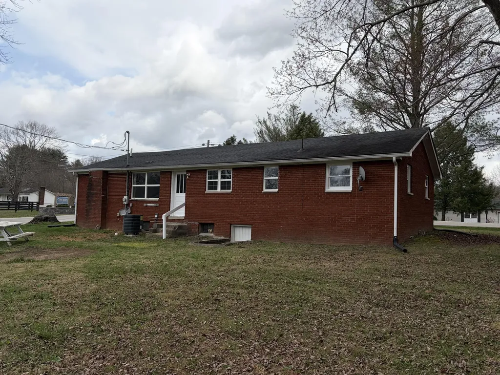 8105 Barbourville Road London KY 40744