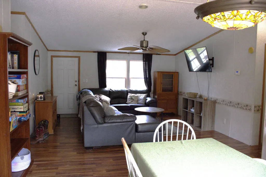 2864 Scrubgrass Road Gravel Switch KY 40328
