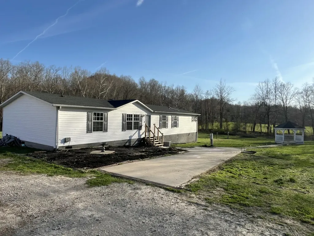 2864 Scrubgrass Road Gravel Switch KY 40328