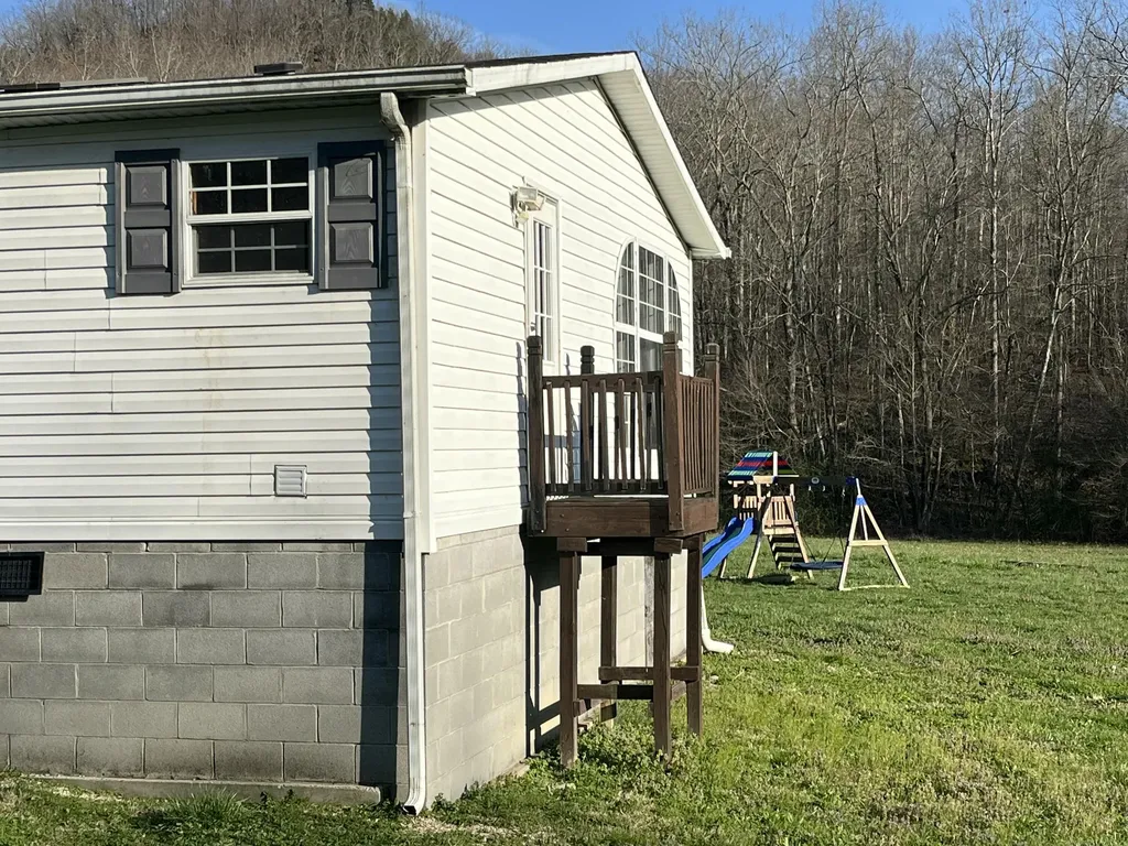 2864 Scrubgrass Road Gravel Switch KY 40328